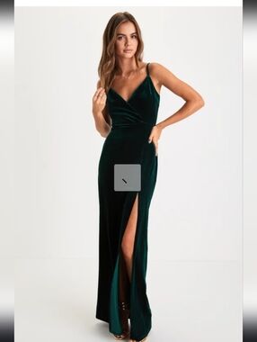 LULUAS EMERALD GREEN LONG DRESS Spaghetti Strap V Neck  Zip Up Back Size Large